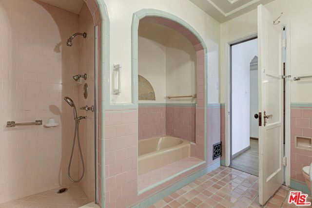 2401 E Glenoaks Boulevard, Glendale, CA 91206