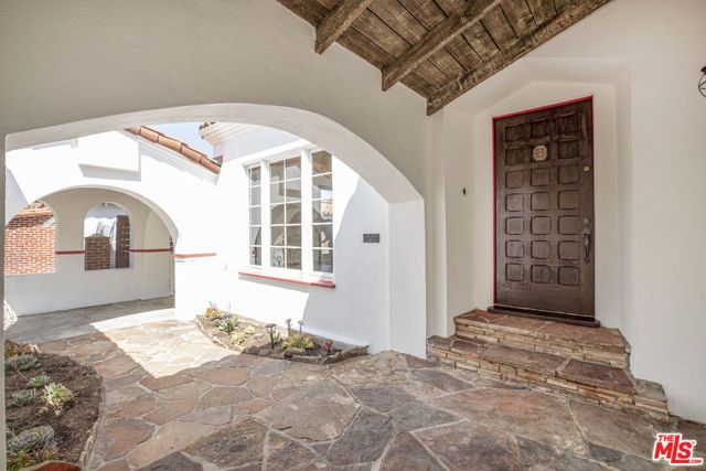 2401 E Glenoaks Boulevard, Glendale, CA 91206