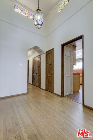 2401 E Glenoaks Boulevard, Glendale, CA 91206