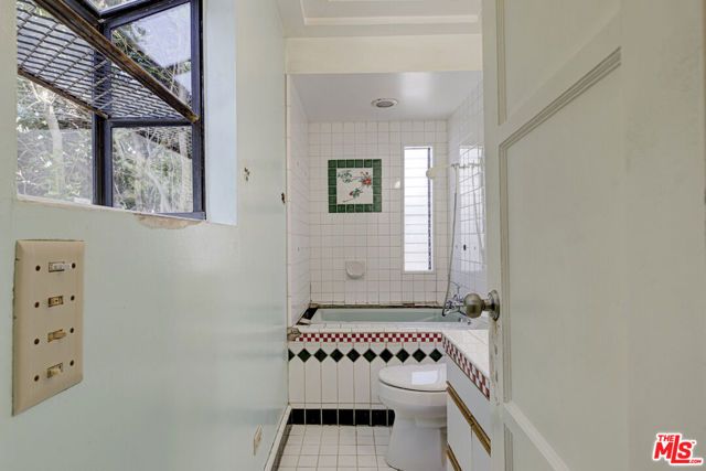 2401 E Glenoaks Boulevard, Glendale, CA 91206