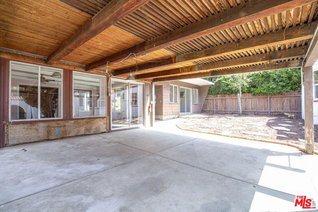 2401 E Glenoaks Boulevard, Glendale, CA 91206