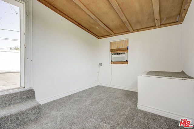 2401 E Glenoaks Boulevard, Glendale, CA 91206
