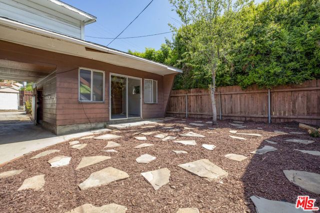 2401 E Glenoaks Boulevard, Glendale, CA 91206