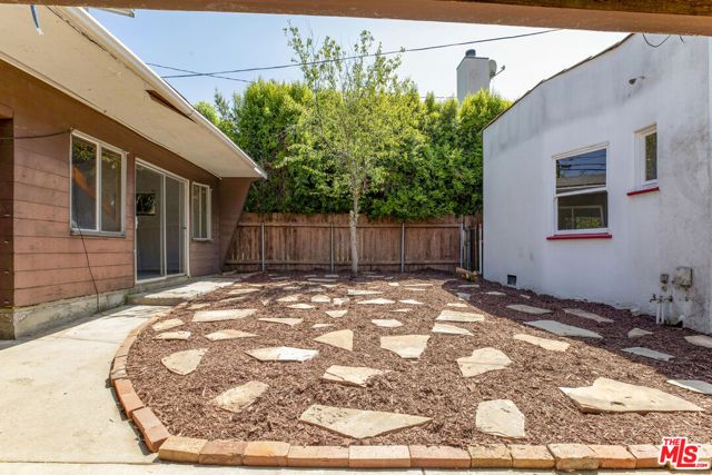 2401 E Glenoaks Boulevard, Glendale, CA 91206