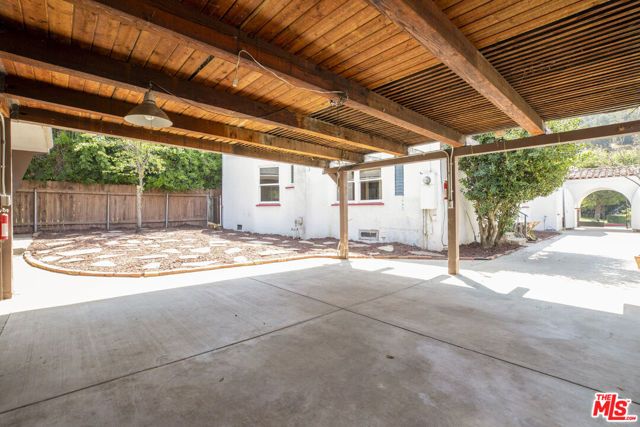 2401 E Glenoaks Boulevard, Glendale, CA 91206