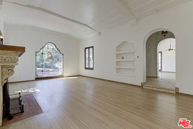 2401 E Glenoaks Boulevard, Glendale, CA 91206