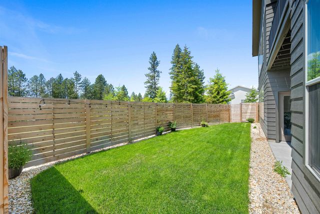 39980 Lake Summit Dr, Loon Lake, WA 99148