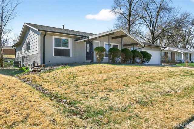 3027 Westminster Drive, Florissant, MO 63033