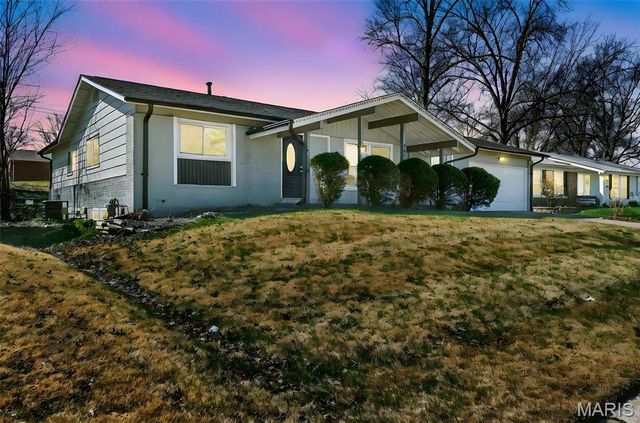 3027 Westminster Drive, Florissant, MO 63033