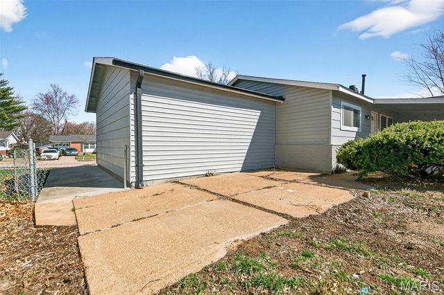 3027 Westminster Drive, Florissant, MO 63033