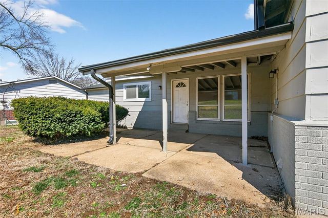 3027 Westminster Drive, Florissant, MO 63033