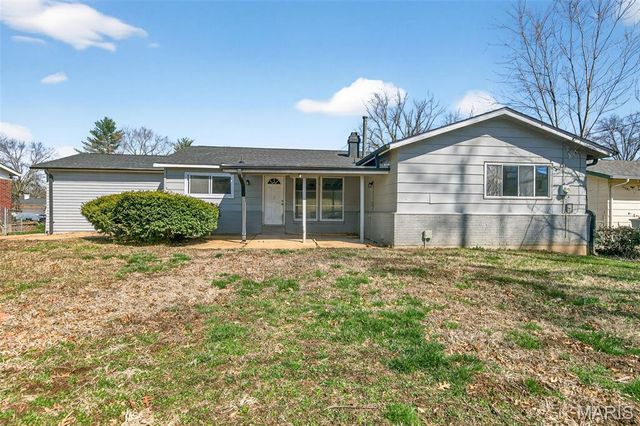 3027 Westminster Drive, Florissant, MO 63033