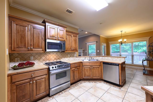 7051 E Ridge Drive, Sherwood, AR 72120
