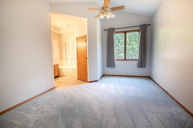 934 Lazy Creek Dr, Newton, KS 67114