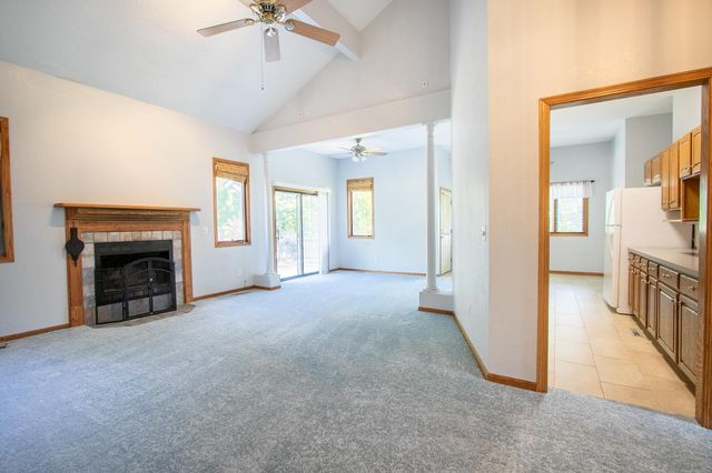 934 Lazy Creek Dr, Newton, KS 67114