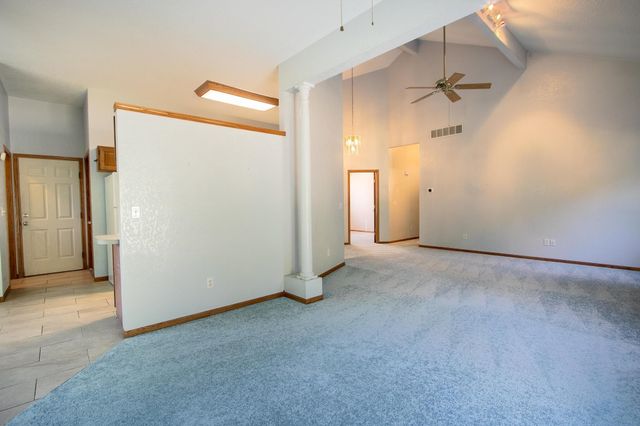 934 Lazy Creek Dr, Newton, KS 67114