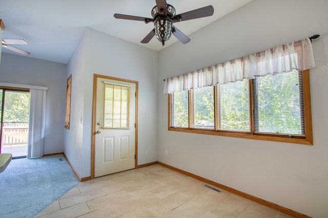 934 Lazy Creek Dr, Newton, KS 67114