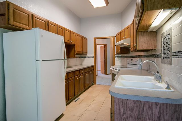 934 Lazy Creek Dr, Newton, KS 67114