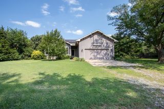 934 Lazy Creek Dr, Newton, KS 67114
