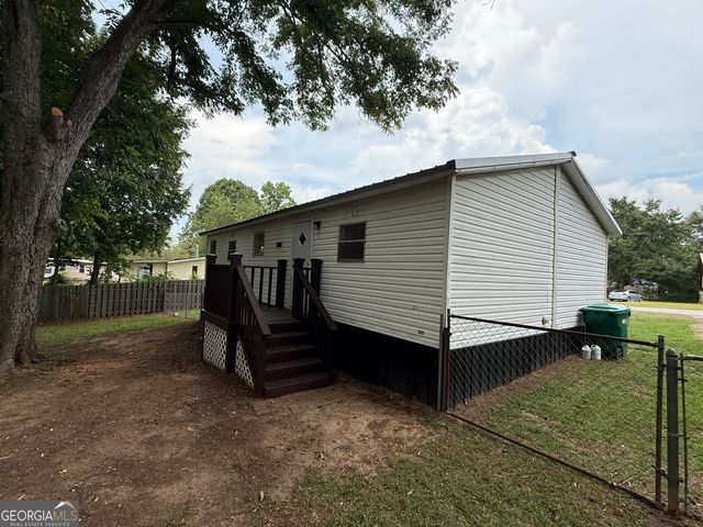 6 Skyland Drive W, Locust Grove, GA 30248