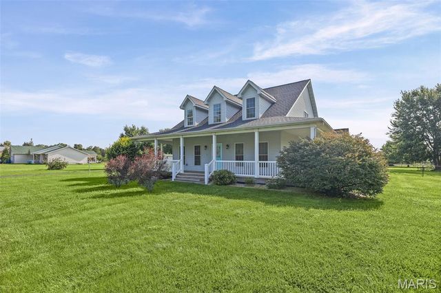 2100 Steinkoenig School Road, Highland, IL 62249