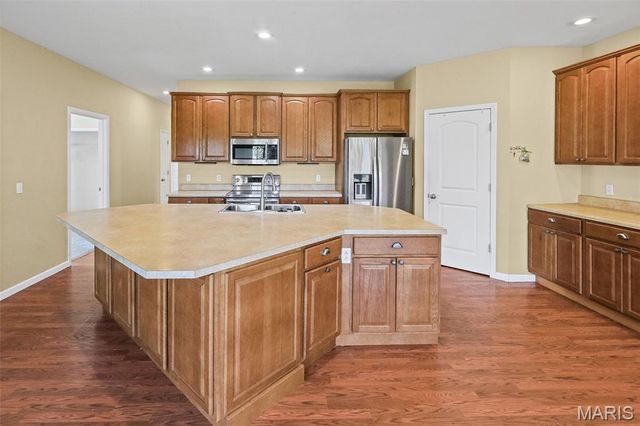 2100 Steinkoenig School Road, Highland, IL 62249