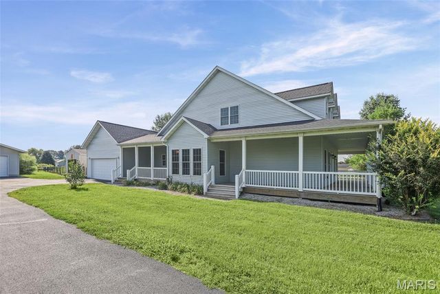 2100 Steinkoenig School Road, Highland, IL 62249