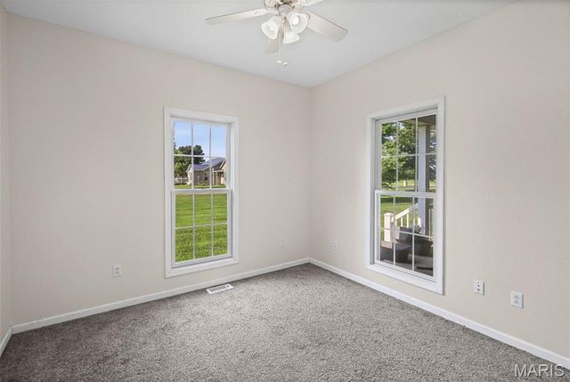 2100 Steinkoenig School Road, Highland, IL 62249