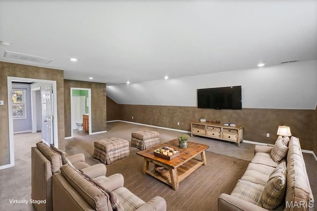 2100 Steinkoenig School Road, Highland, IL 62249
