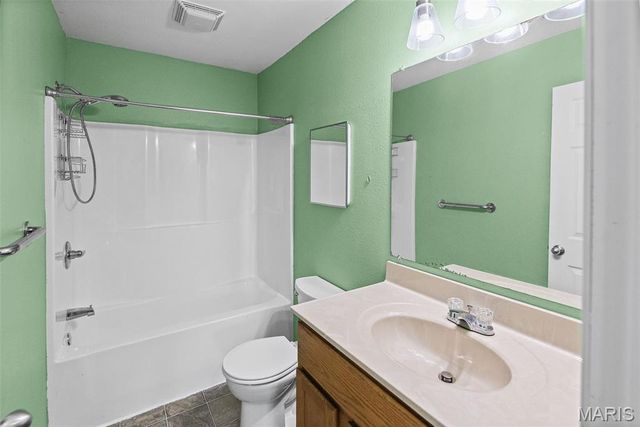 2100 Steinkoenig School Road, Highland, IL 62249