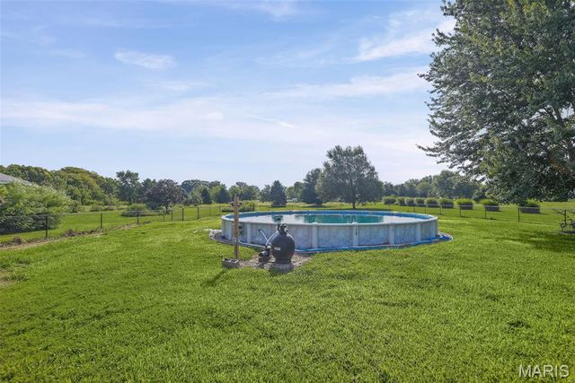 2100 Steinkoenig School Road, Highland, IL 62249