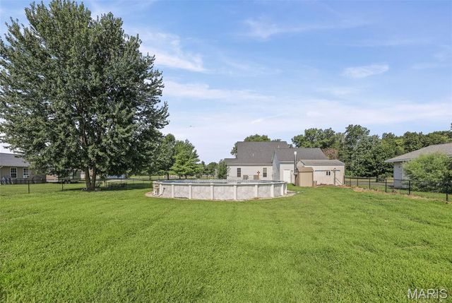 2100 Steinkoenig School Road, Highland, IL 62249