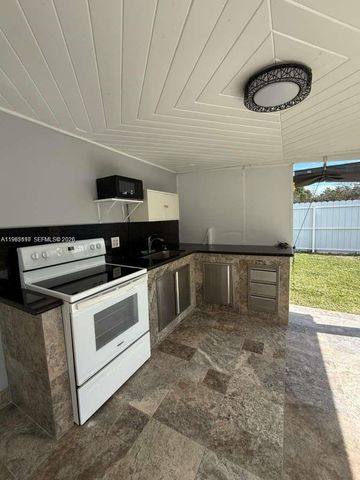 19020 SW 91st Ave ., Cutler Bay, FL 33157