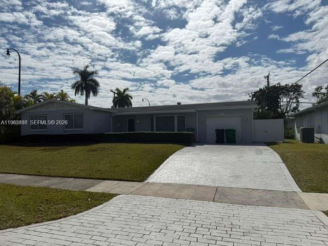 19020 SW 91st Ave ., Cutler Bay, FL 33157