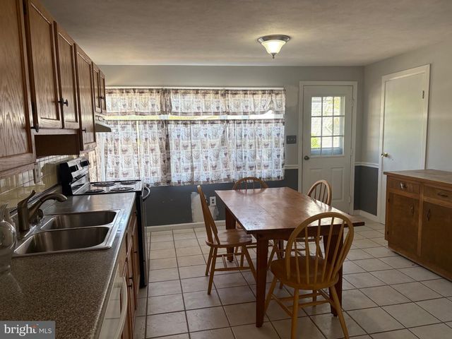 11 LINCOLN AVE, Ivyland, PA 18974