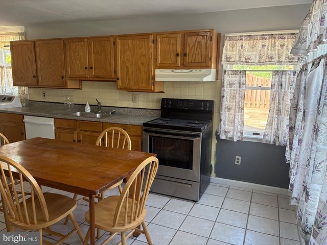 11 LINCOLN AVE, Ivyland, PA 18974