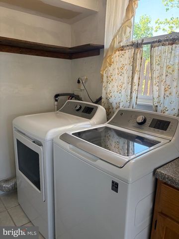 11 LINCOLN AVE, Ivyland, PA 18974