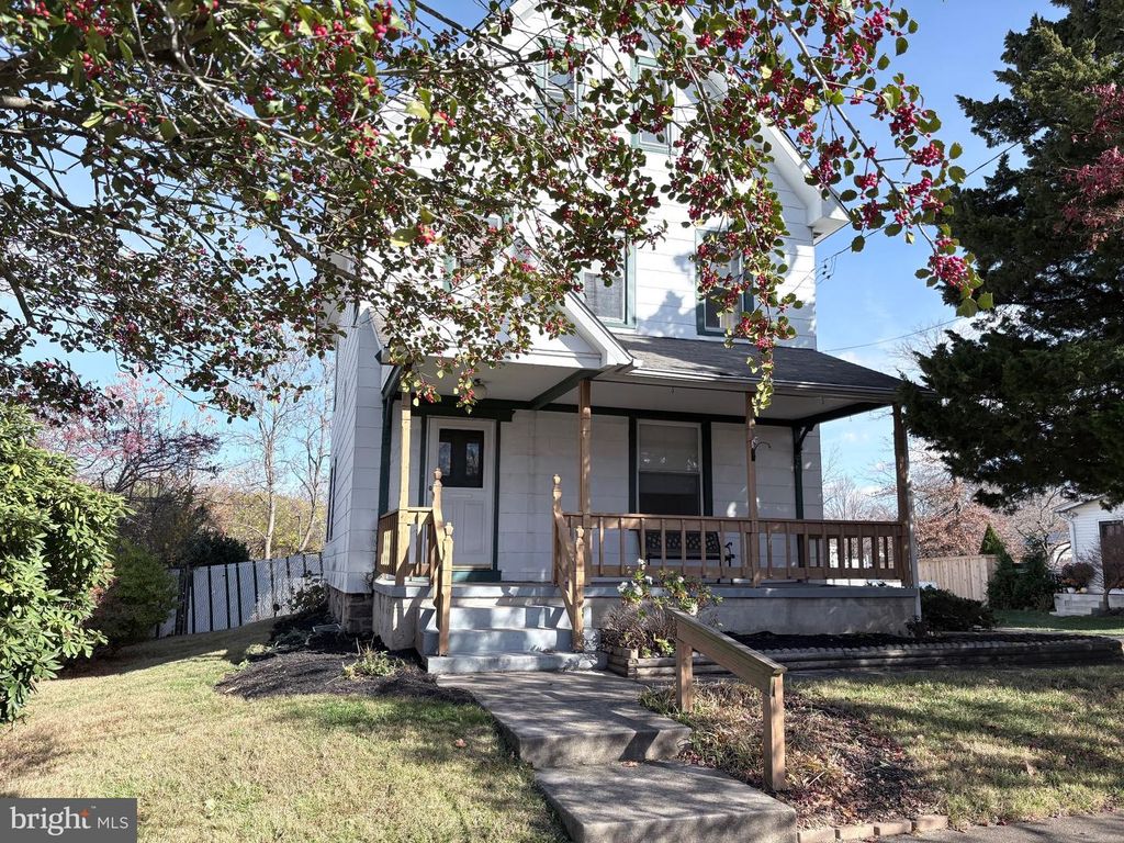 11 LINCOLN AVE, Ivyland, PA 18974