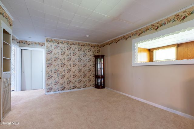 14 Lilac Lane, Troy, NY 12180