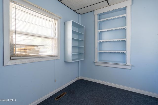 14 Lilac Lane, Troy, NY 12180