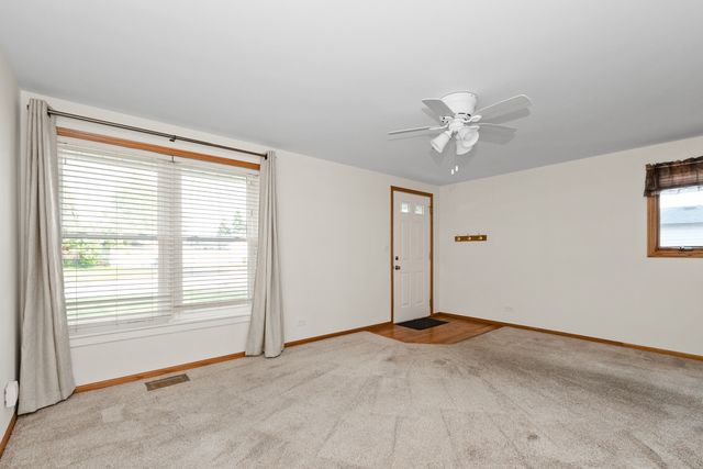 8928 S Ryan Road, Hometown, IL 60456