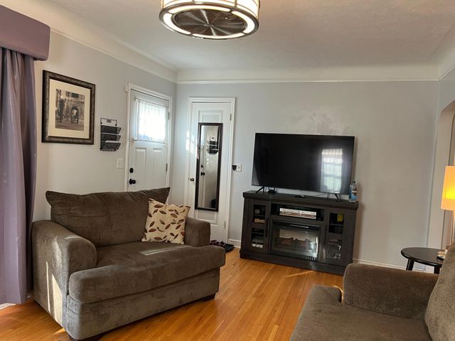 4050 Regent Avenue N, Robbinsdale, MN 55422