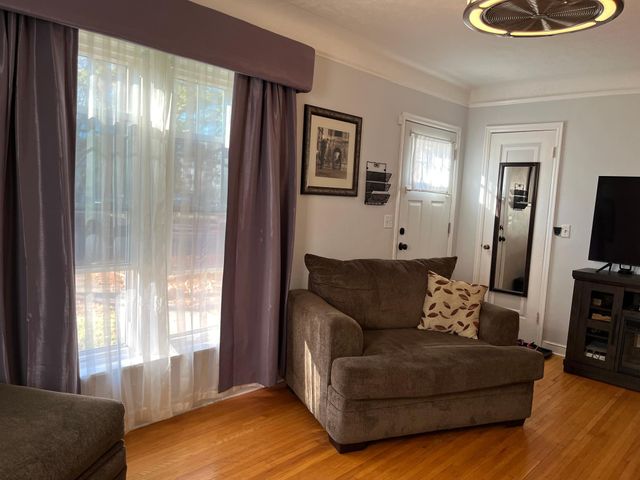 4050 Regent Avenue N, Robbinsdale, MN 55422