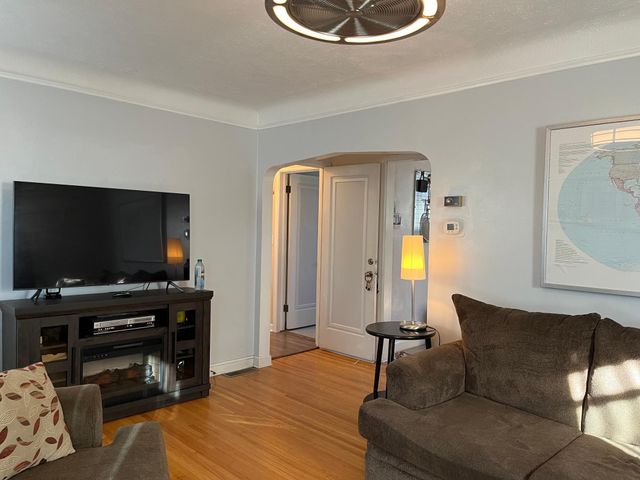 4050 Regent Avenue N, Robbinsdale, MN 55422