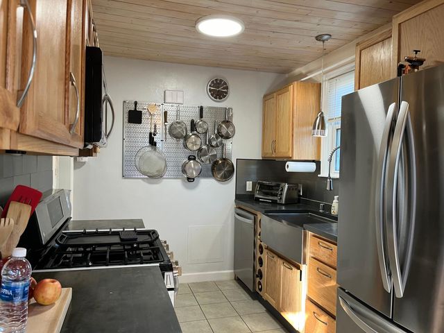 4050 Regent Avenue N, Robbinsdale, MN 55422