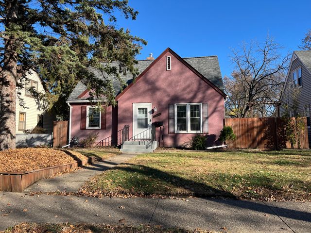 4050 Regent Avenue N, Robbinsdale, MN 55422