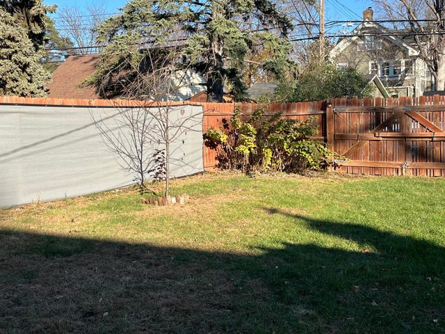 4050 Regent Avenue N, Robbinsdale, MN 55422