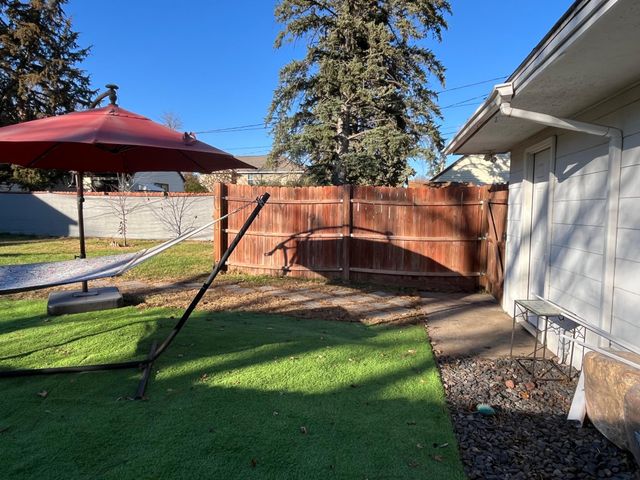 4050 Regent Avenue N, Robbinsdale, MN 55422