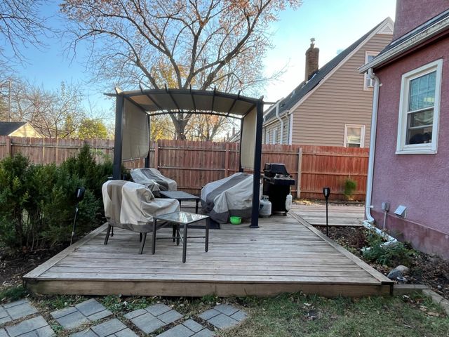 4050 Regent Avenue N, Robbinsdale, MN 55422