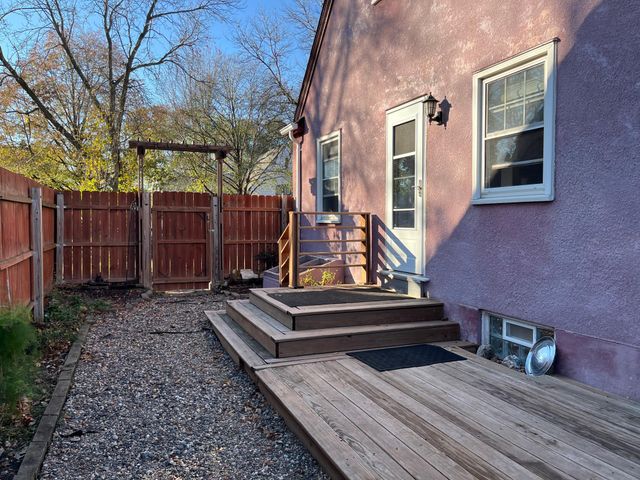 4050 Regent Avenue N, Robbinsdale, MN 55422